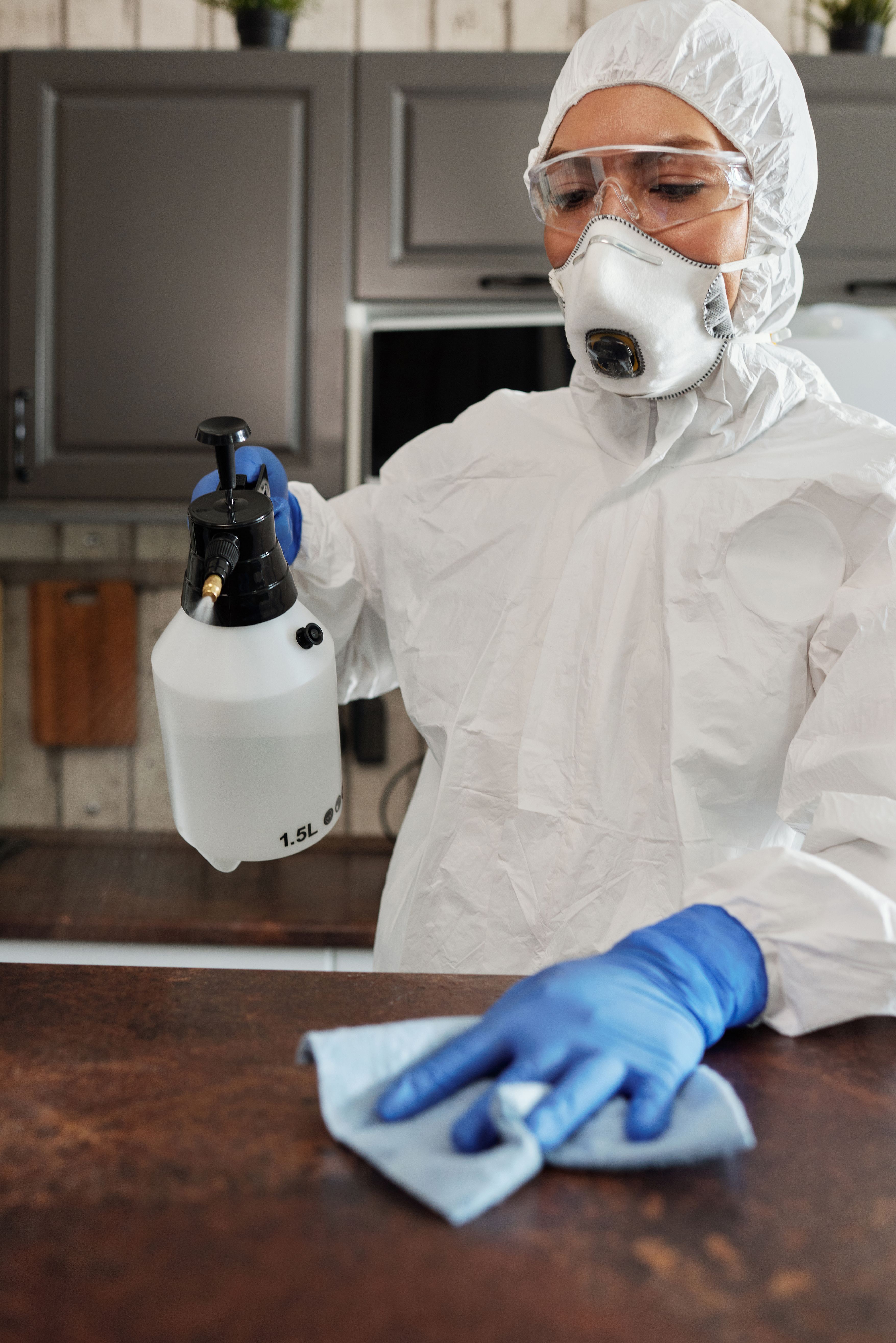 A Good Neighbor technician treating a Tampa Bay home